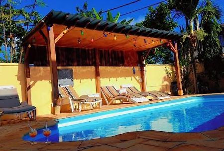 Jolie Villa Santa Avec Piscine ポワント・オー・ピマン エクステリア 写真